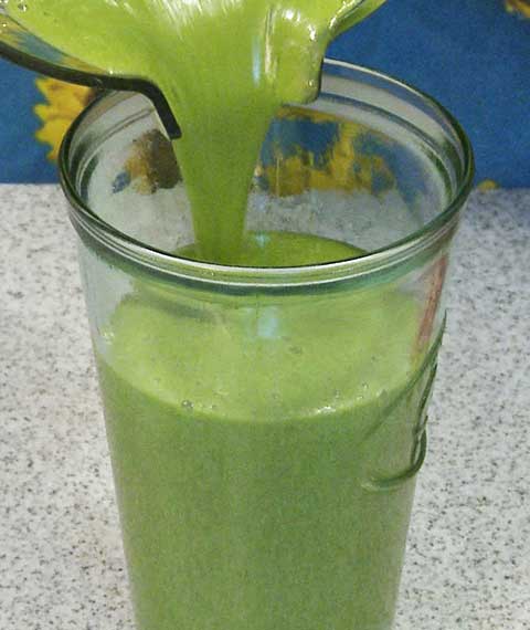 Mango, Peach & Spinach Smoothie